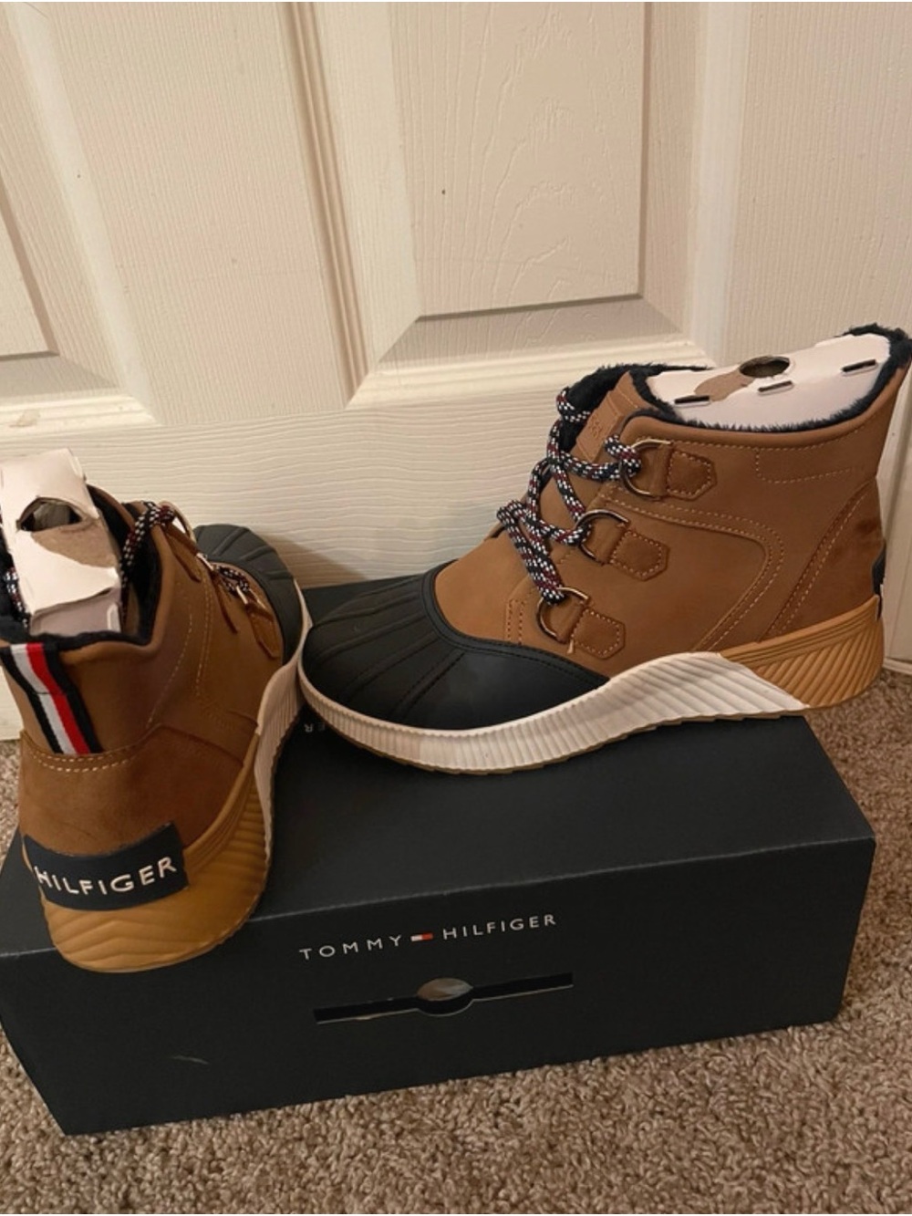New Unworn Tommy Hilfiger Tan & Black Waterproof Duck Boots